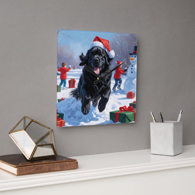 Newfoundland springar i snö med julhatt fyrkantig klocka (Kontor)