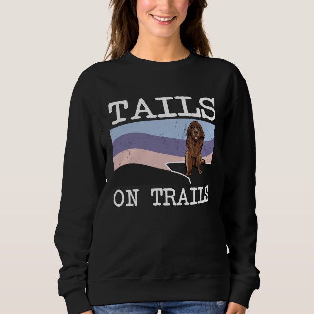 Newfoundland Tails On Trails  Dog Hiking T Shirt (Framsida)