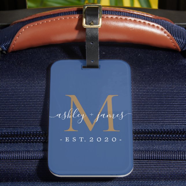 Newlyed Guld Monogram Namn Classic Blue Bagagebricka (Framsida Insitu 2)