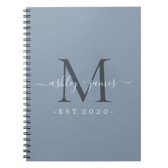 Newlyed Monogram Namn Year Dusty Blue Anteckningsbok (Framsidan)