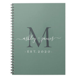 Newlyed Monogram Namn Year Dusty Grönt Anteckningsbok