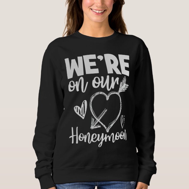 Newlywed Honeymoon Couple Honeymoon We're On Our H T Shirt (Framsida)