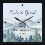 Newlyweds Bröllop Rustic Forest Square Wall Clock Fyrkantig Klocka<br><div class="desc">Rustic vattencolor Newlyweds bröllop klocka med vattenfärgsskogens äventyr scen. Perfekt till din första hytt eller sjö hus. Lägg till datum för namn och bröllop.</div>