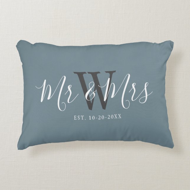 Newlyweds Dusty Blue Script Monogram Prydnadskudde (Framsidan)