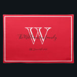 Newlyweds Gift Monogram Initial Script Rustic Red Bordstablett<br><div class="desc">Bröllop Gift, Newlyweds Gift Monogram Initial Personlig Family Namn Script Rustic Chic Red Trasa Bordstablett. Personligens vita monogramdesign med den nya lykta bruden och rummens efternamn och datum i svart skrift på rikens röda bakgrund. En unik gåva till nygifta. Snyggt för deras nya liv tillsammans. Även en vacker Houseworktyp eller...</div>