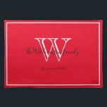 Newlyweds Gift Monogram Initial Script Rustic Red Bordstablett<br><div class="desc">Bröllop Gift, Newlyweds Gift Monogram Initial Personlig Family Namn Script Rustic Chic Red Trasa Bordstablett. Personligens vita monogramdesign med den nya lykta bruden och rummens efternamn och datum i svart skrift på rikens röda bakgrund. En unik gåva till nygifta. Snyggt för deras nya liv tillsammans. Även en vacker Houseworktyp eller...</div>