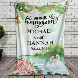 Newlyweds' Honeymoon Blanket med Svanar + Flowers Fleecefilt