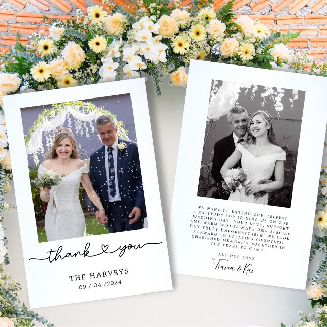 Newlyweds minimalistisk enkel typografi Bröllop Tack Kort (Skapare uppladdad)