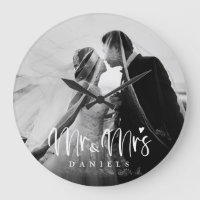 Newlyweds Romantic Modern Personlig Large Clock