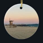 Newport Beach at Sunset, California Julgransprydnad Keramik<br><div class="desc">Vy över Newport Beach från livräddare torn 52 tittar söderut mot piren. Pinkish himlar med sandglöden också. Foto taget i november 2022.</div>
