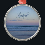 Newport Beach California Ocean Sunrise Blue Julgransprydnad Metall<br><div class="desc">Newport Beach California Ocean Sunrise Blue BeSnygg bild av Newport-strandsoluppgången. Där kan man känna sig som sitta i fred och frid när fågeln flyger genom luft och havets brinnande strömmar in i ansikte. Lyssna på ljuset vinkarare när de rullar in och kom ihåg en semester du hade i gång. När...</div>