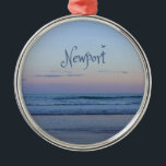 Newport Beach California Ocean Sunrise Blue Julgransprydnad Metall<br><div class="desc">Newport Beach California Ocean Sunrise Blue BeSnygg bild av Newport-strandsoluppgången. Där kan man känna sig som sitta i fred och frid när fågeln flyger genom luft och havets brinnande strömmar in i ansikte. Lyssna på ljuset vinkarare när de rullar in och kom ihåg en semester du hade i gång. När...</div>