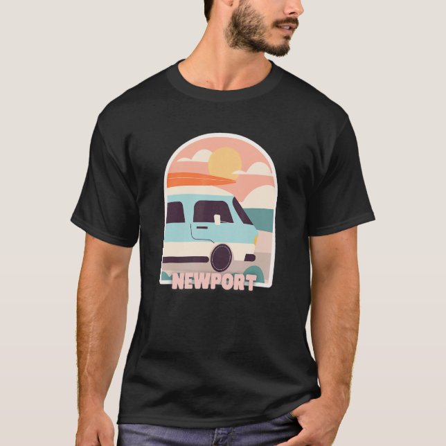Newport Beach Retro Pastel Färg Sol & Surfing Va T Shirt (Framsida)