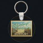Newport Beach Vintage resor Nyckelring<br><div class="desc">I den här vintagen från Newport finns en sandstrand med vackra turkoshavet vatten och över havet,  ett blå himmel med giftiga vita moln. I vintage resor stil.</div>