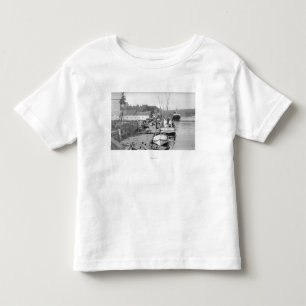 Newport Oregon strand beskådar av fiskebåtar T-shirt