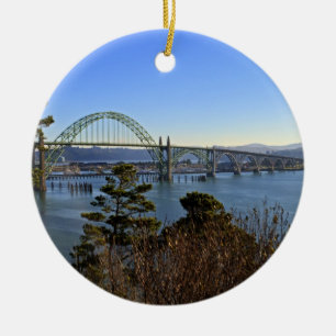 Newport överbryggar över den Yaquina fjärden Julgransprydnad Keramik