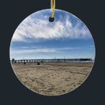 Newport Pier, Newport Beach, Kalifornien<br><div class="desc">Visa Newport Pier i Newport Beach,  Kalifornien. Piren byggdes 1889 och är ett landmärke för Newport Beach. Det är en mycket populär plats för lokala fiskare och surfare! Foto taget i november 2022.</div>