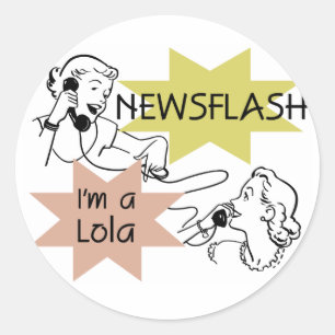 Newsflash I är A Lola T-shirts och presenter Runt Klistermärke