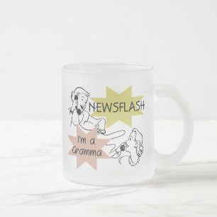 Newsflash mig förmiddag en Gramma T-tröja och Frostad Glasmugg