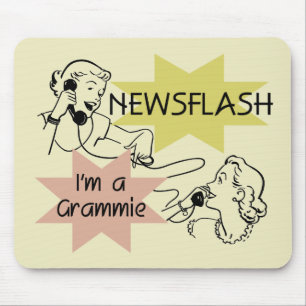Newsflash mig förmiddag en Grammie T-tröja och gåv Musmatta