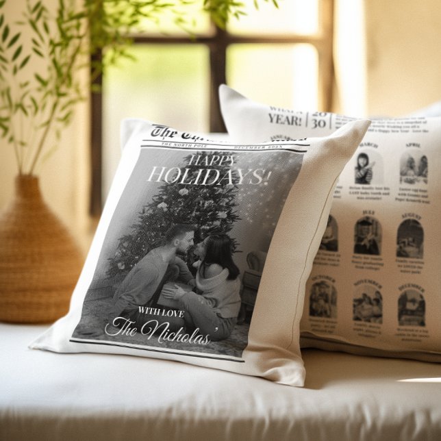 Newspaper What A Year Black White Photo Christmas Kudde (Skapare uppladdad)