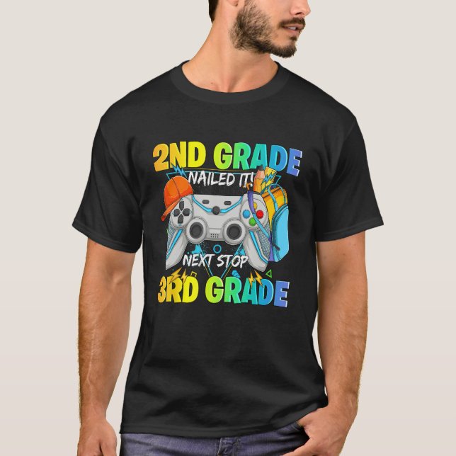 Next stop 3rd grade 2nd grade nailed it Graduate V T Shirt (Framsida)