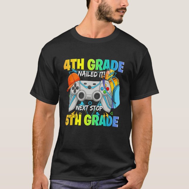 Next stop 5th grade 4th grade nailed it Graduate V T Shirt (Framsida)
