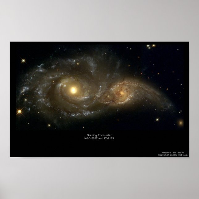 NGC-2207 och IC-2163 Grazing Galaxies Poster (Framsidan)