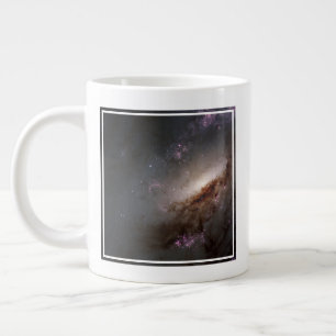 NGC 4258 genomgår intensiv stjärnbildning. Jumbo Mugg