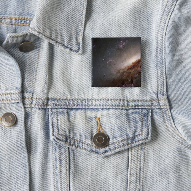 NGC 4258 genomgår intensiv stjärnbildning. Knapp (In Situ)