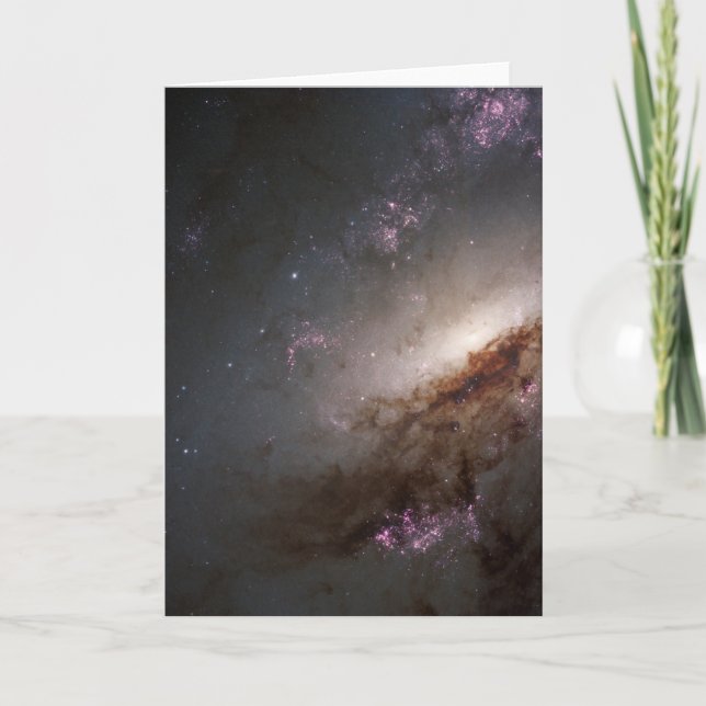 NGC 4258 genomgår intensiv stjärnbildning. Kort (Framsida)