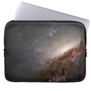 NGC 4258 genomgår intensiv stjärnbildning. Laptop Fodral