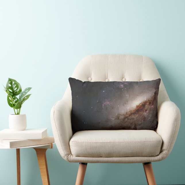 NGC 4258 genomgår intensiv stjärnbildning. Lumbarkudde (Stol)