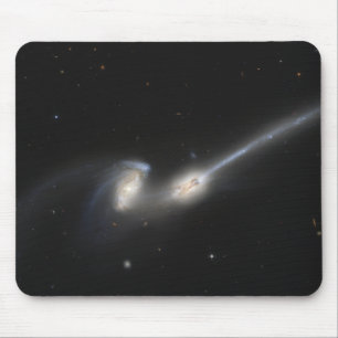 NGC 4676, också som är bekant som musgalaxerna Musmatta
