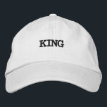 Nice Visor White Färg Broderad Keps<br><div class="desc">Kung Namn Svarta Färg-texten Vit Färg Broiderade hattar eller kranar. Namn är Century,  Font Storlek 40,  Kung Black Färg. Stil är Alternative Apparel Basic Justable Cap,  Färg type är White. Snyggt,  mycket Coola och bekväma kranar. Mycket fina hårtillbehör för Hat eller Kap Älskare.</div>