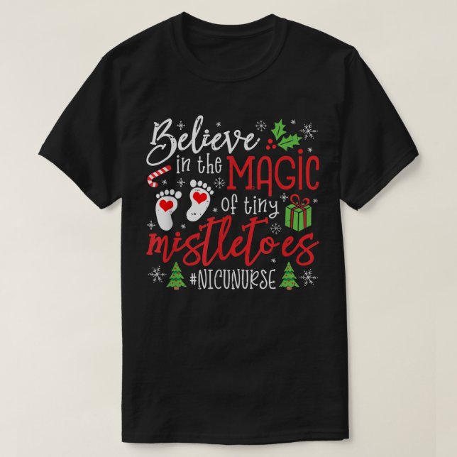 NICU Nurse Believin Magic of Tiny Mistletoe Jesus T Shirt (Design framsida)