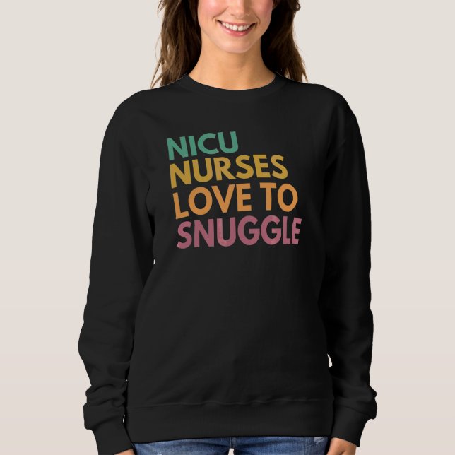 Nicu Nurses Kärlek to Snuggle Nicu Nurse T Shirt (Framsida)