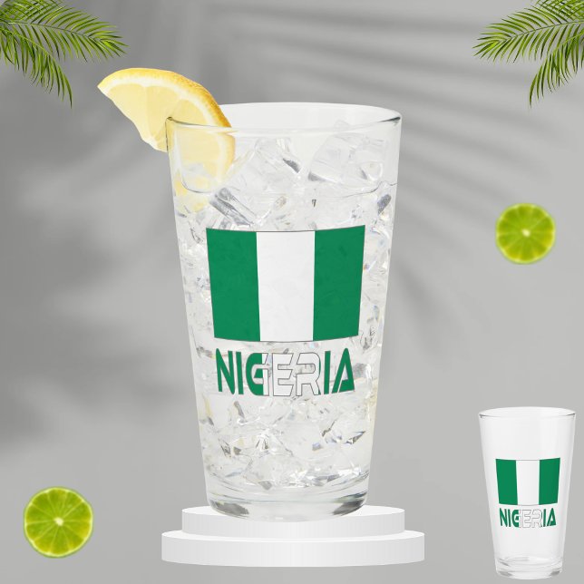 Nigerianska Flagga och Nigeria Glaskopp (Skapare uppladdad)