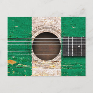 Nigerianska Flagga om gammaldags akustiskt gitarr Vykort