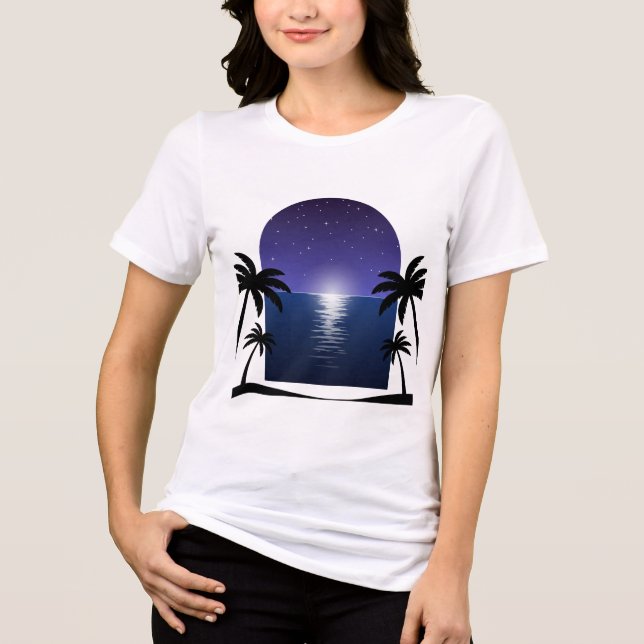 Night Beach – Moonlit Palm Reflection T-Shirt (Framsida)
