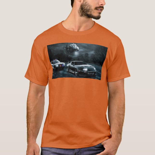 Night Chase with Speeding Sports Car gift T Shirt (Framsida)