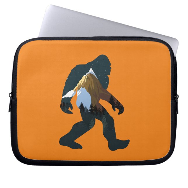 Night Forest Bigfoot Laptop Fodral (Framsidan)