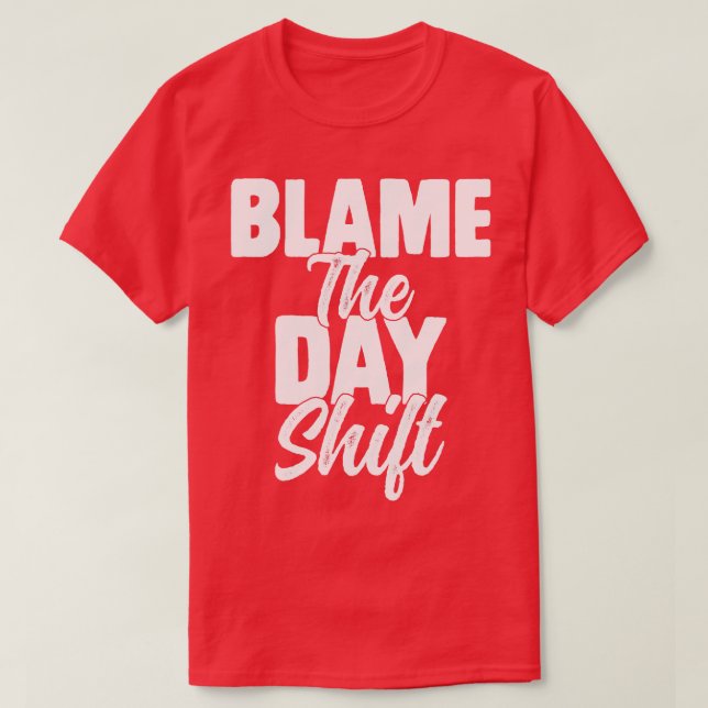 Night Shift Worker Blame Dag-skiftet Funny Sarca T Shirt (Design framsida)