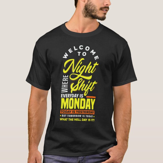 Night Shift Worker Nurse Overnight T Shirt (Framsida)