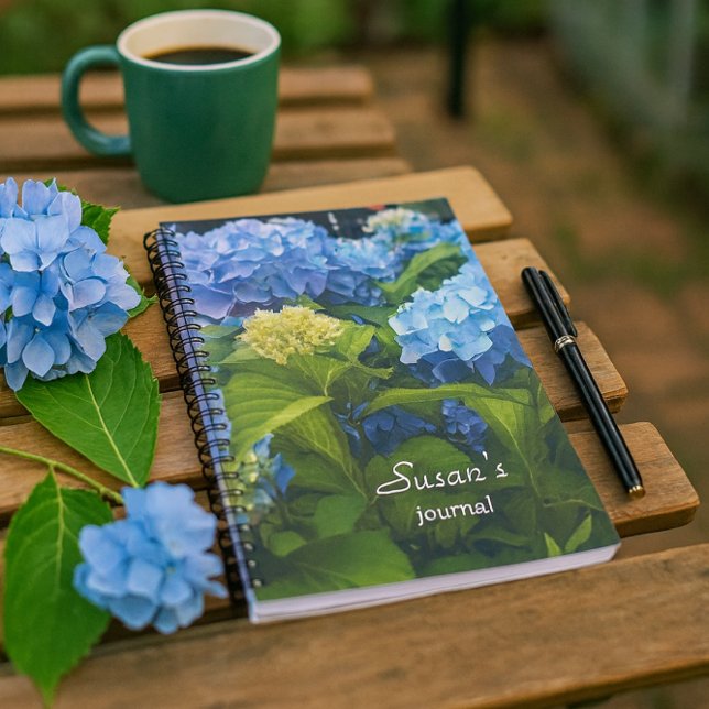 Nikko Blue Hydrangea Flower Spiral Fotbok - bärbar Anteckningsbok (stay organized with a garden journal.  This journal features an original photo of blue Hydrangeas)