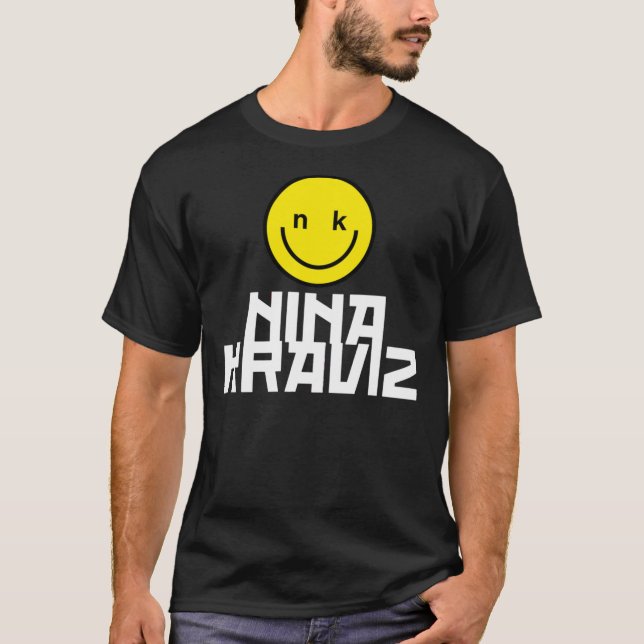 Nina Kraviz Tshirt Essential T Shirt (Framsida)