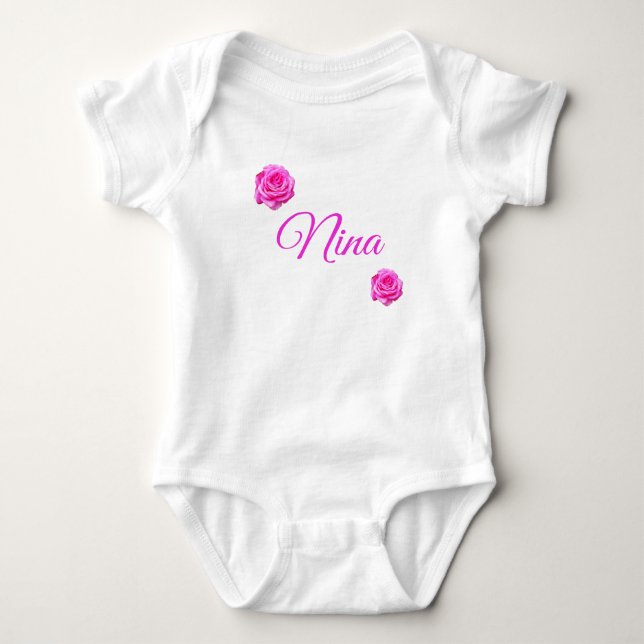 Nina, Namn med Rosa ros, Baby Bodykostym T Shirt (Framsida)