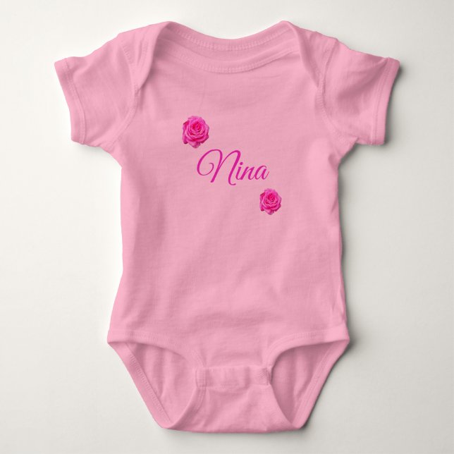 Nina, Namn med Rosa ros, Baby Bodykostym T Shirt (Framsida)