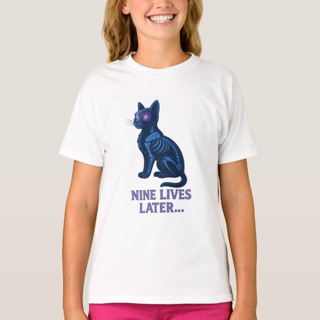 Nine Lives Later – Funny Cat T-Shirt (Framsida)