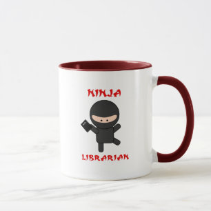 Ninja bibliotekarie med boken mugg